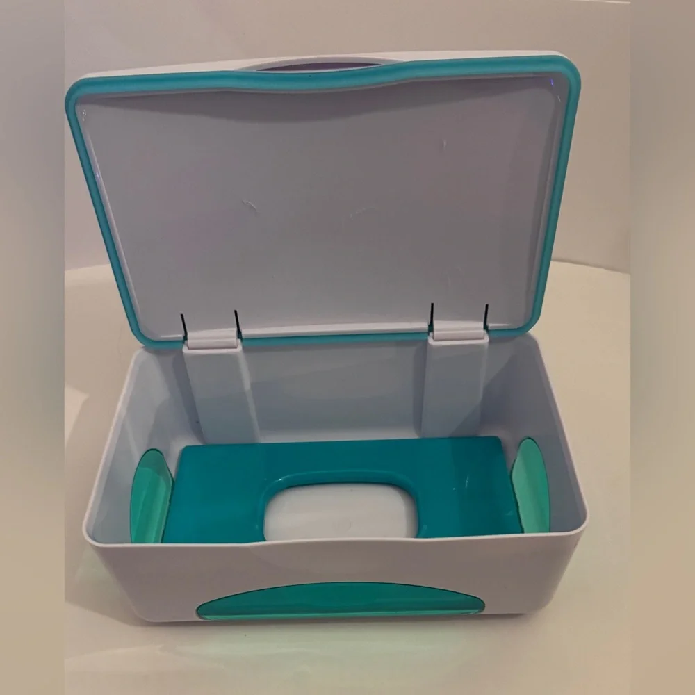 HICCAPOP Green and white wipes dispenser